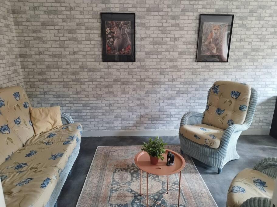 Jolie Maison De Bourg Tout Equipee 10Km D'Ambert Saint-Amant-Roche-Savine Екстериор снимка