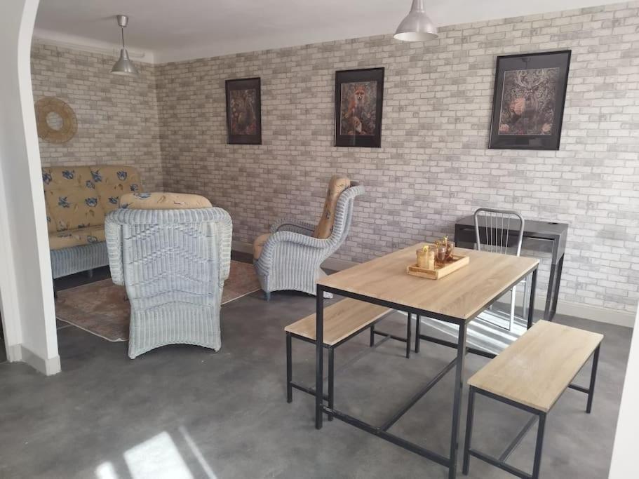 Jolie Maison De Bourg Tout Equipee 10Km D'Ambert Saint-Amant-Roche-Savine Екстериор снимка